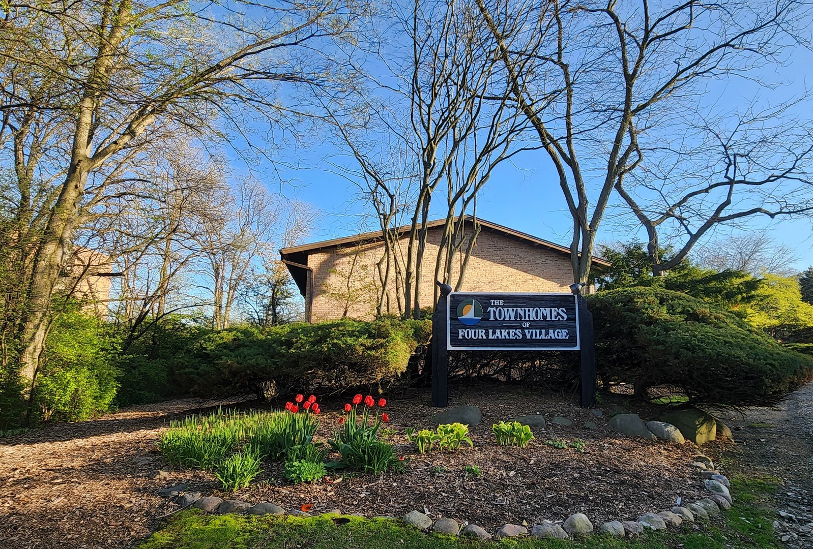 5915 Meadow Drive, Lisle, IL