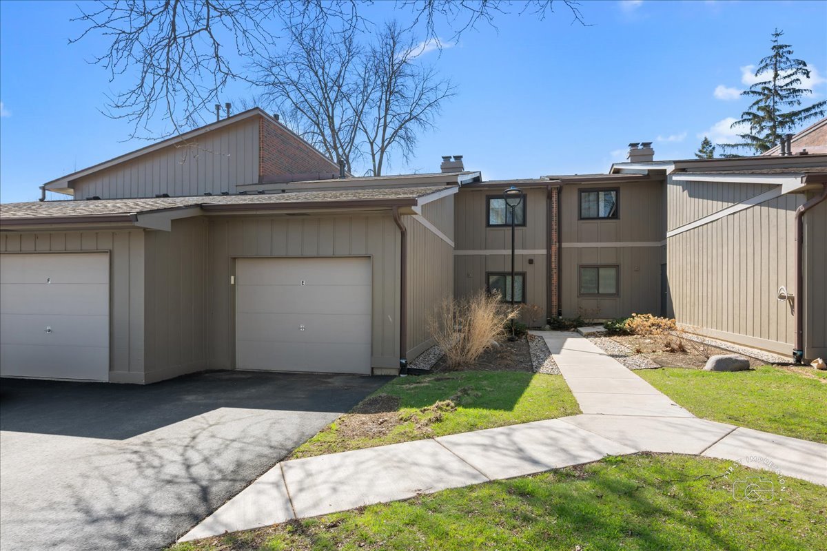 29W431 Emerald Green Drive #24E, Warrenville, IL