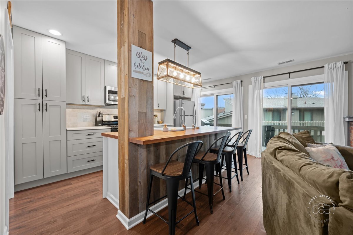 29W431 Emerald Green Drive #24E, Warrenville, IL