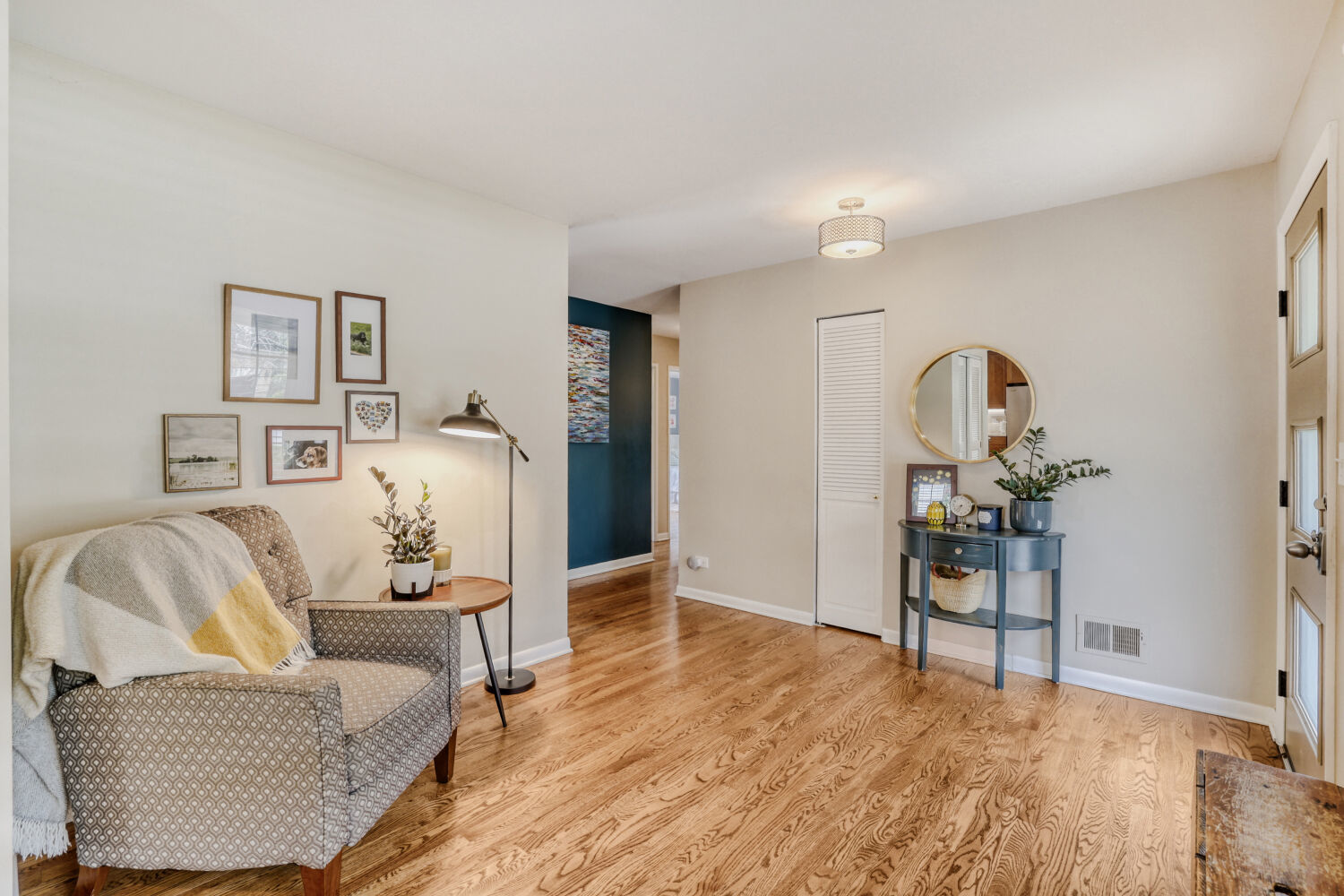 15 N Gibbons Avenue, Arlington Heights, IL