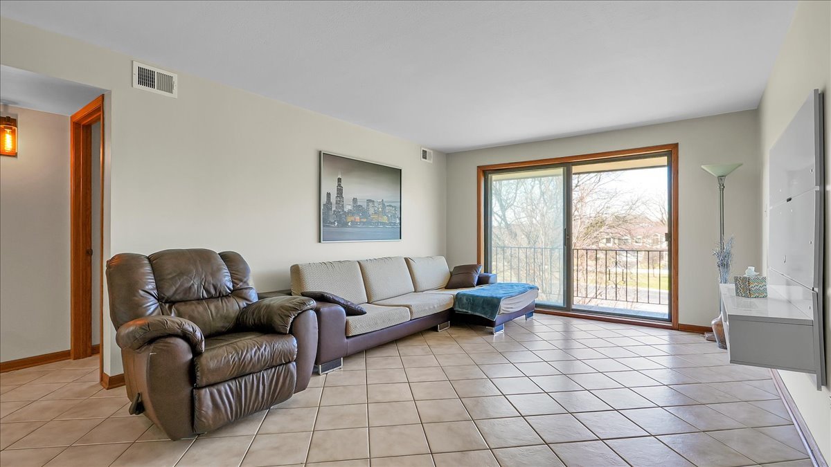 10985 S 84th Avenue #3B, Palos Hills, IL