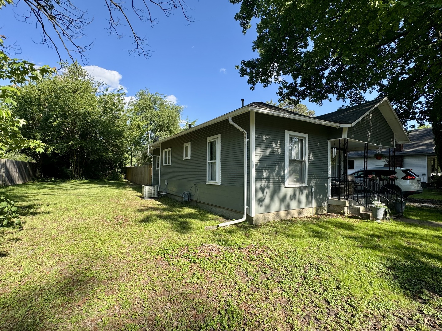 1008 S Commercial Street, Benton, IL