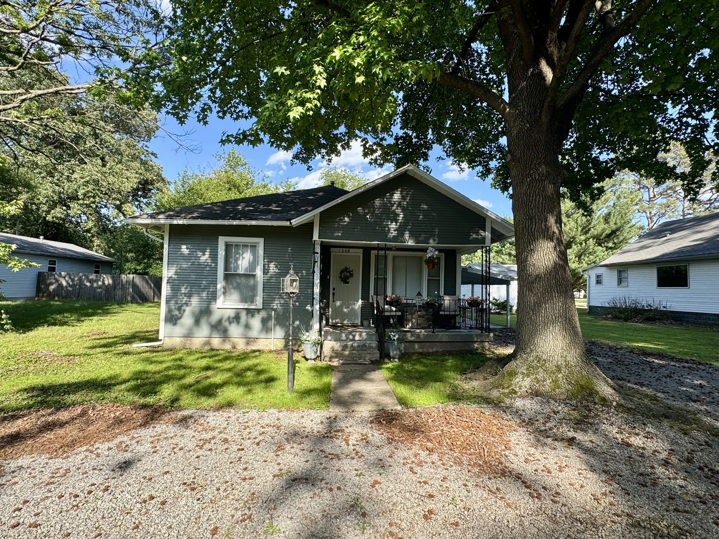 1008 S Commercial Street, Benton, IL