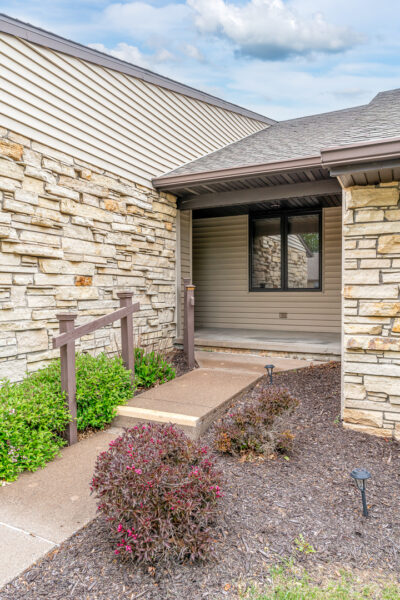 3321 E Ridge Place, Bettendorf, IA
