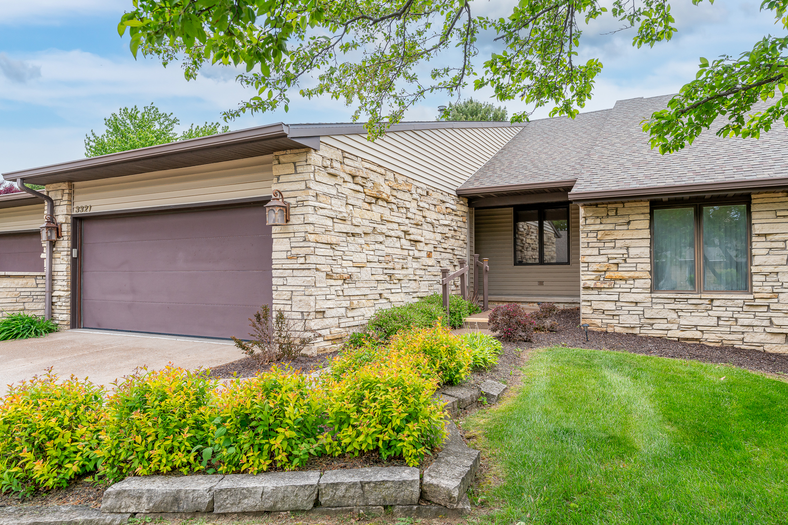 3321 E Ridge Place, Bettendorf, IA