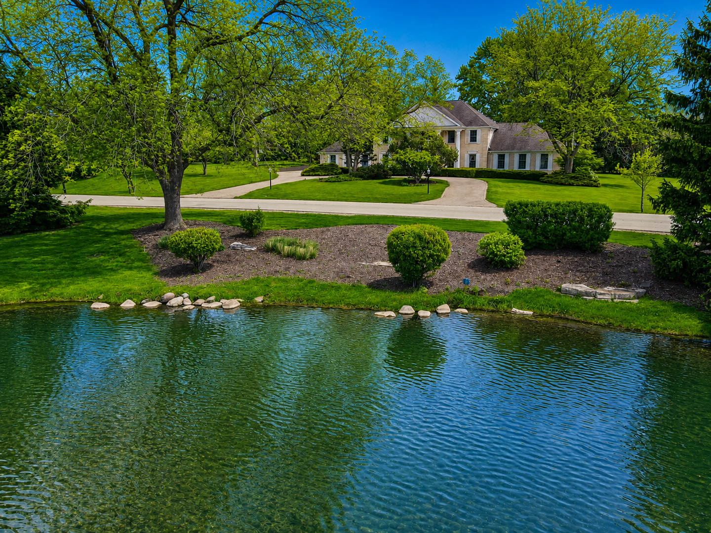 7 Willow Bay Drive, South Barrington, IL