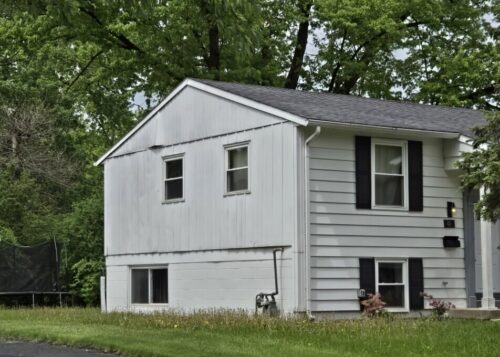 40 S Sycamore Lane, Glenwood, IL