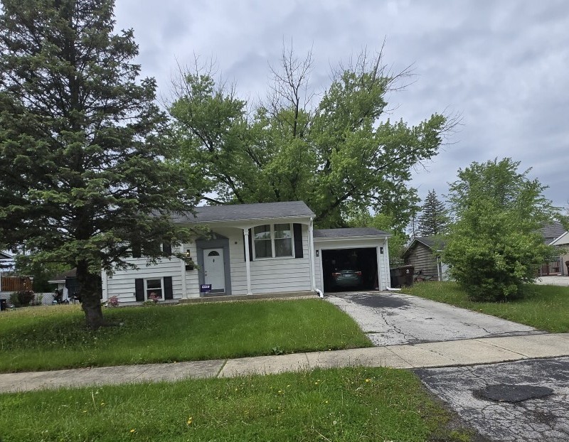 40 S Sycamore Lane, Glenwood, IL