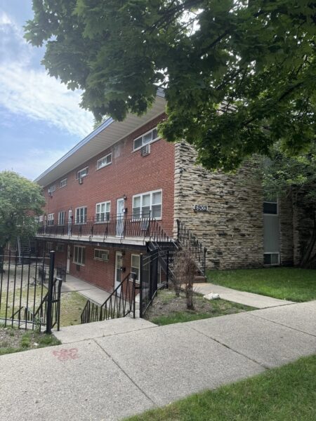 6911 N Ridge Boulevard, Chicago, IL