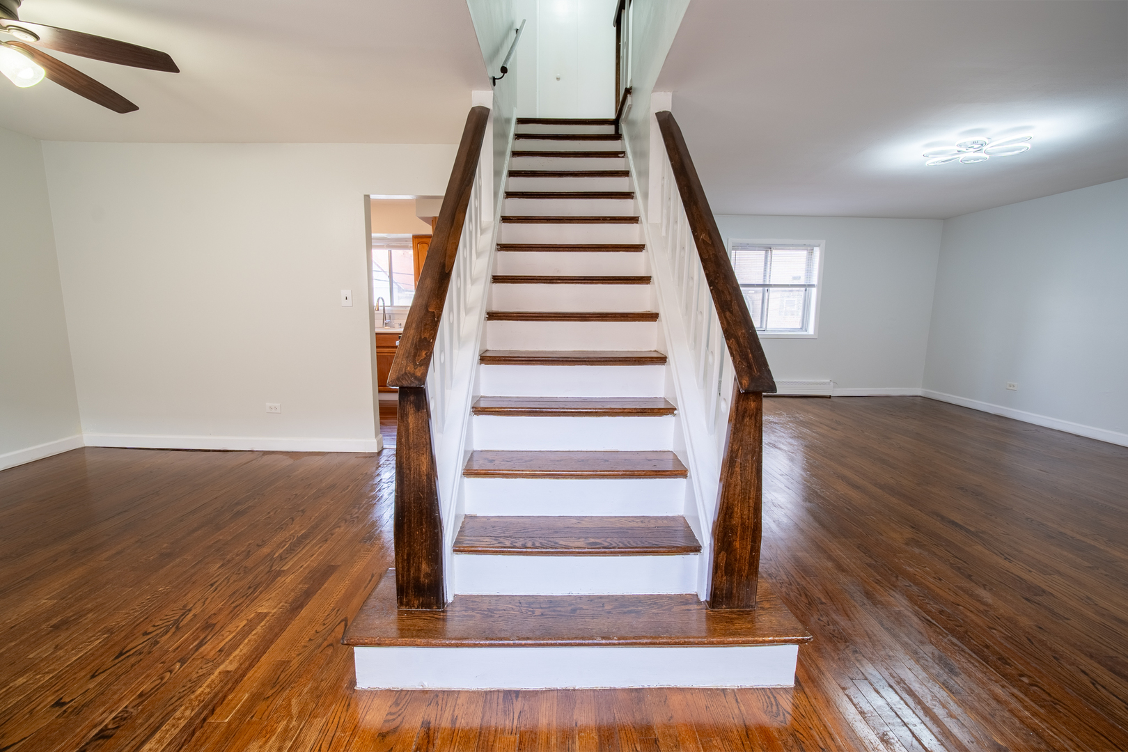 6911 N Ridge Boulevard, Chicago, IL