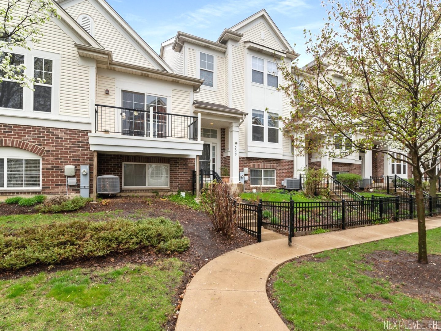 508 Grosvenor Lane, Aurora, IL