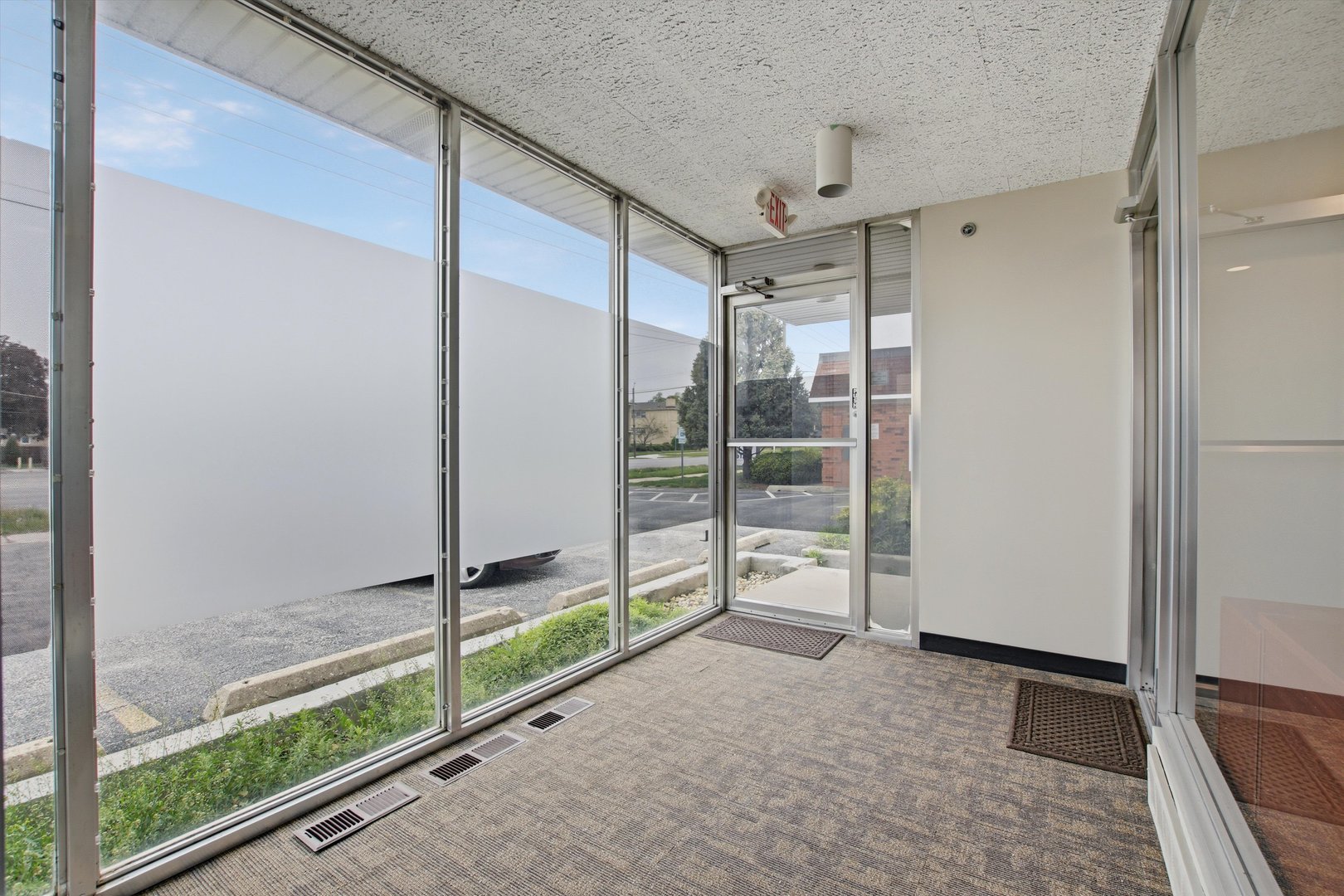 10550 W Cermak Road, Westchester, IL