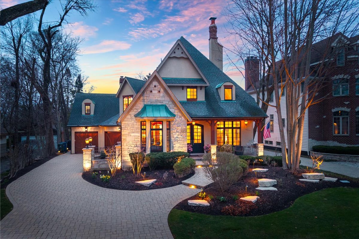 849 E Hillside Road, Naperville, IL