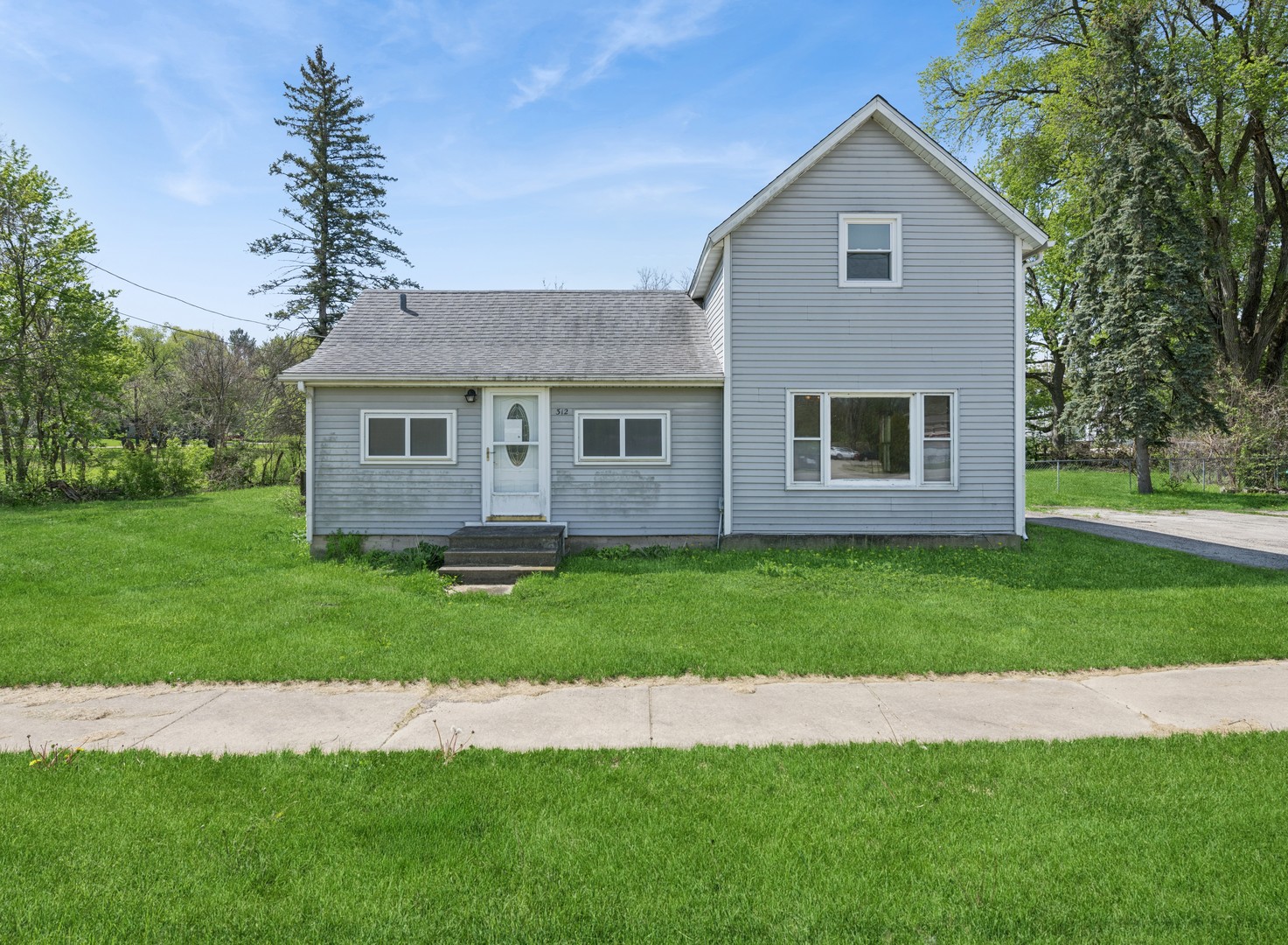 312 W Railroad Street, Kingston, IL