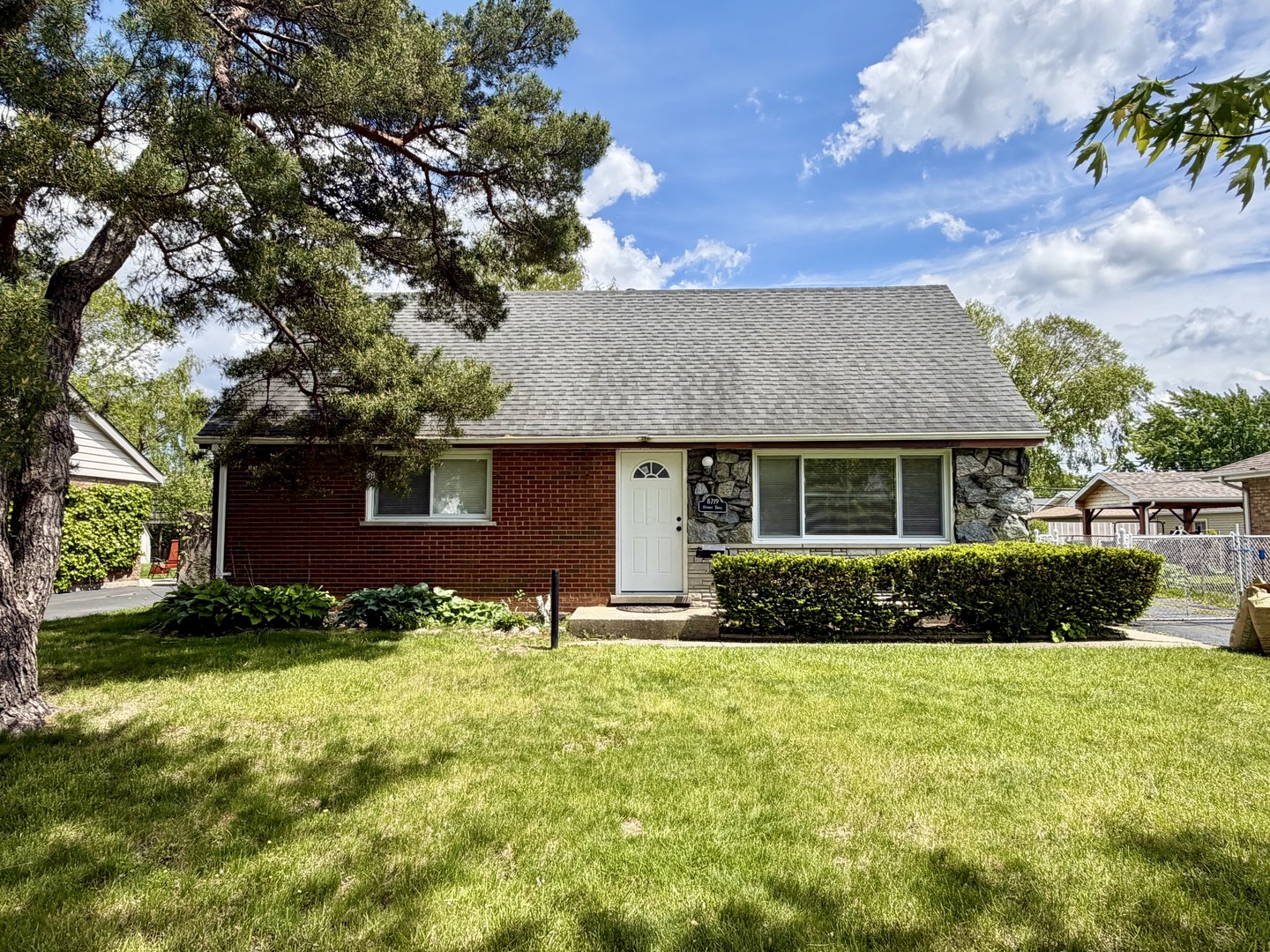 8719 Olympic Drive, Bridgeview, IL
