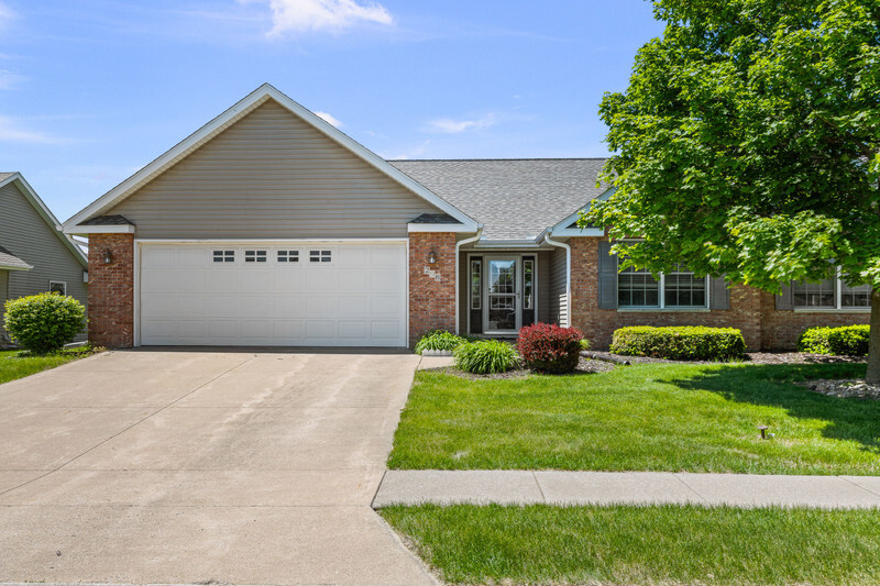 208 Brookview Lane, Durant, IA