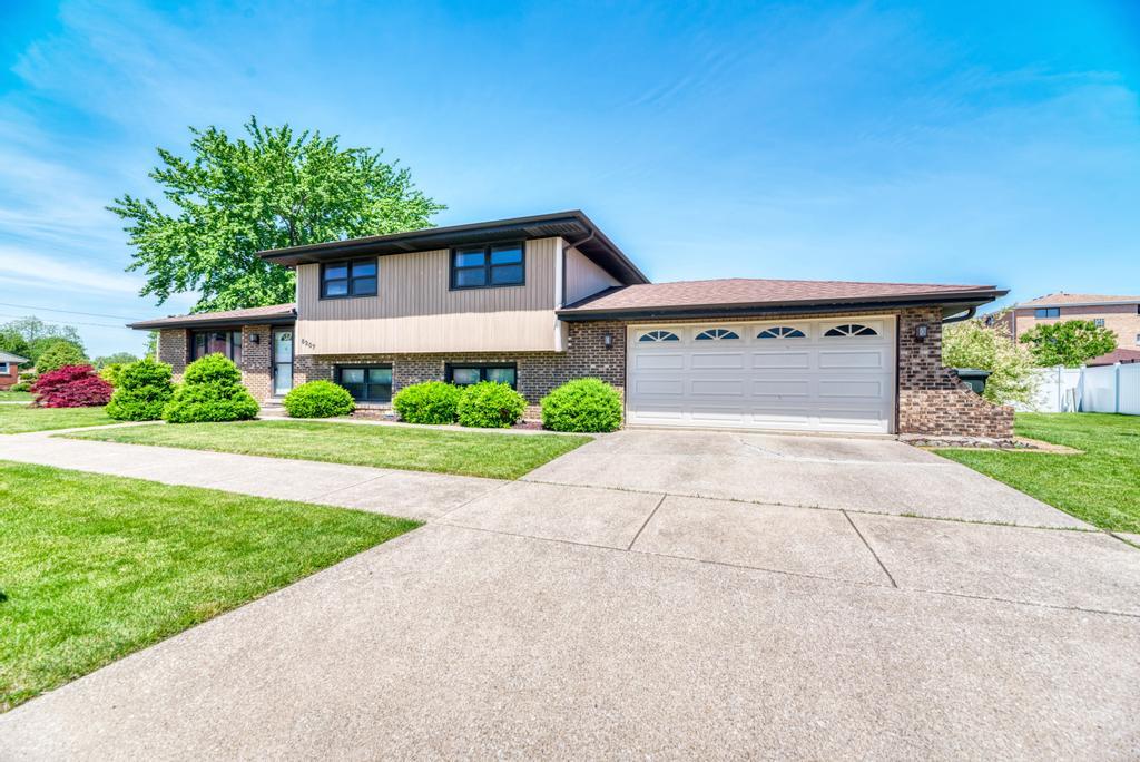 8207 S 82nd Avenue, Justice, IL