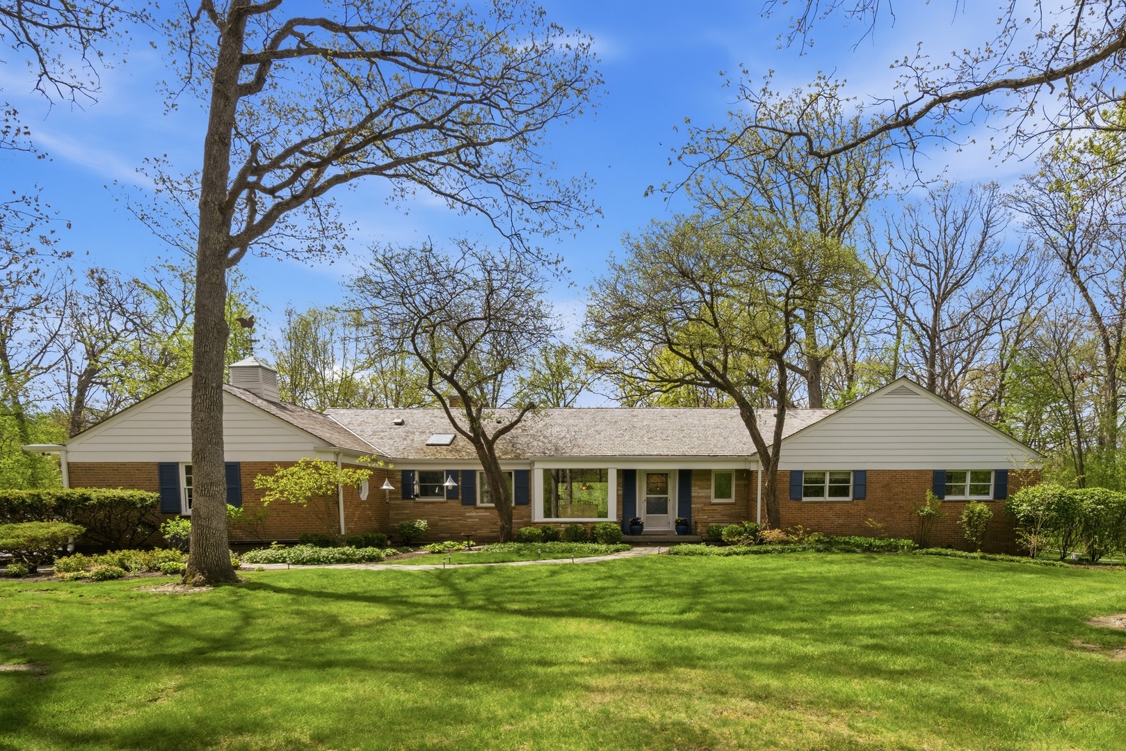 880 Hiawatha Lane, Riverwoods, IL
