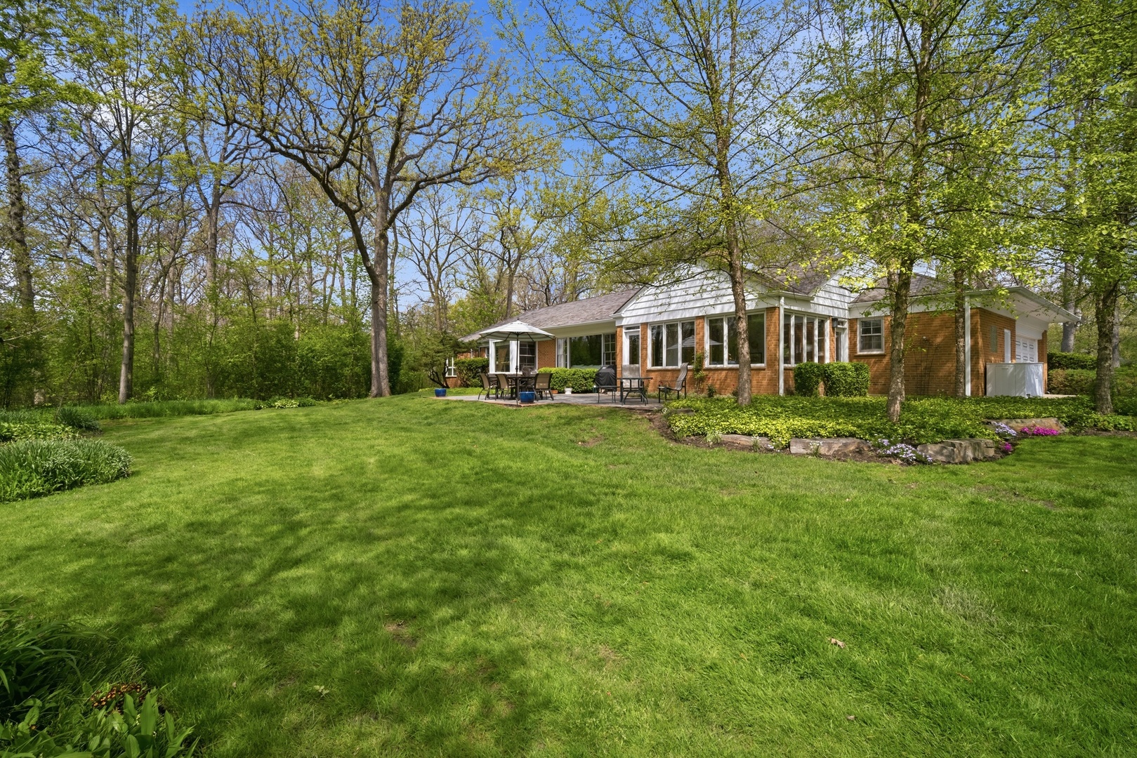 880 Hiawatha Lane, Riverwoods, IL