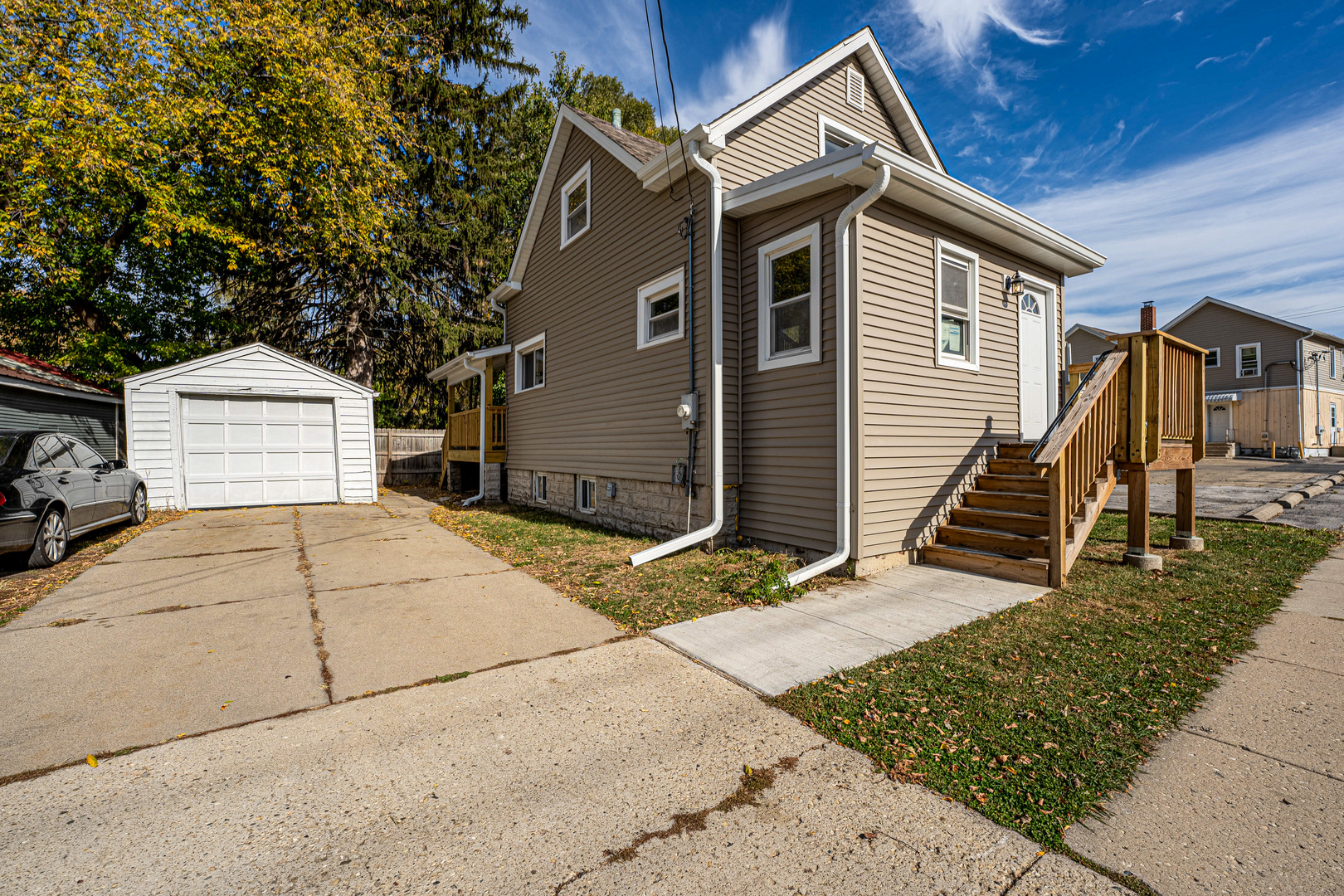570 5TH Avenue, Aurora, IL