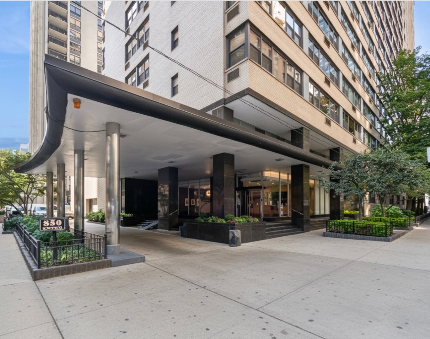 850 N Dewitt Place #10G, Chicago, IL