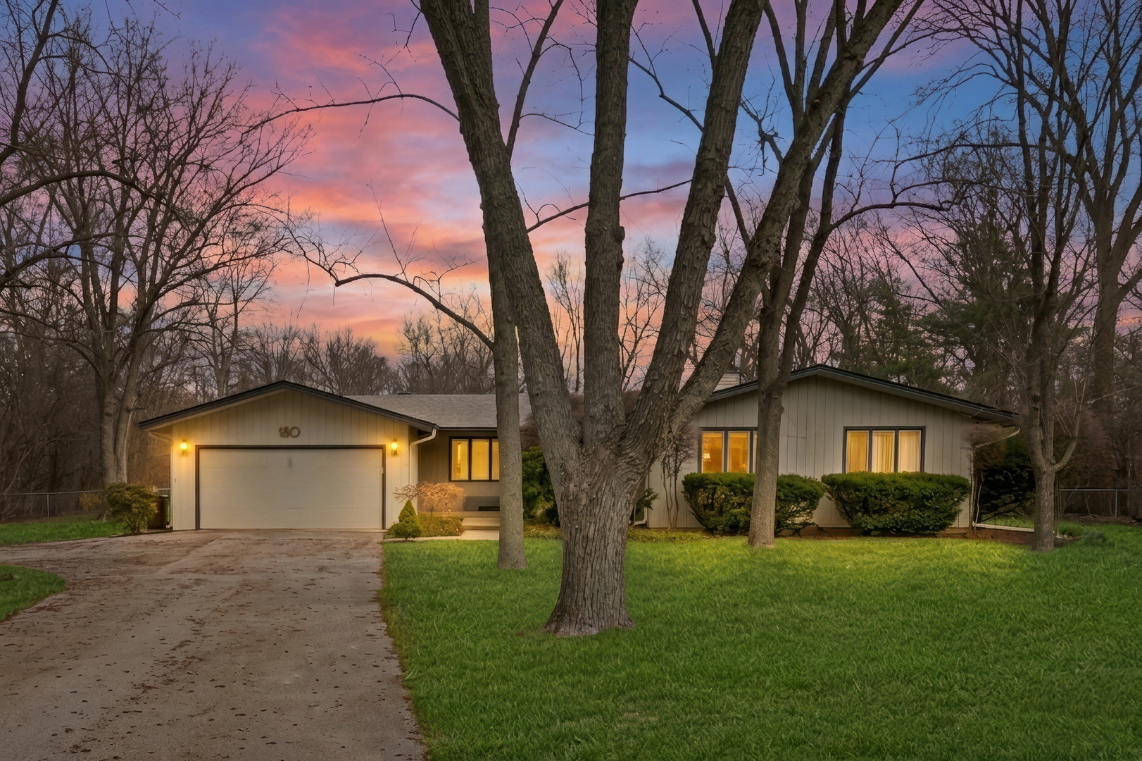180 Crescent Knoll Drive, Green Oaks, IL