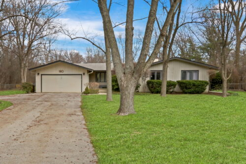 180 Crescent Knoll Drive, Green Oaks, IL