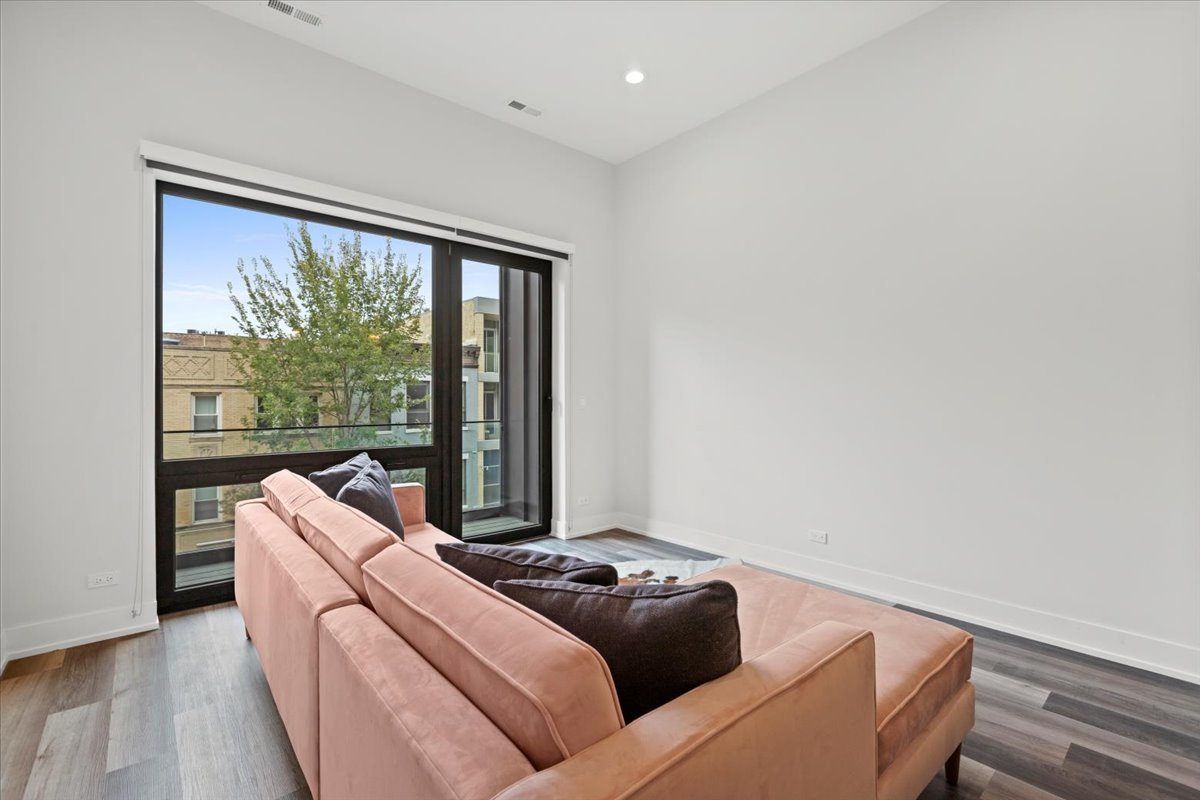 2317 N Clark Street #301, Chicago, IL