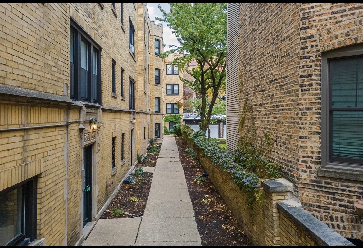 646 W Roscoe Street #GDN, Chicago, IL