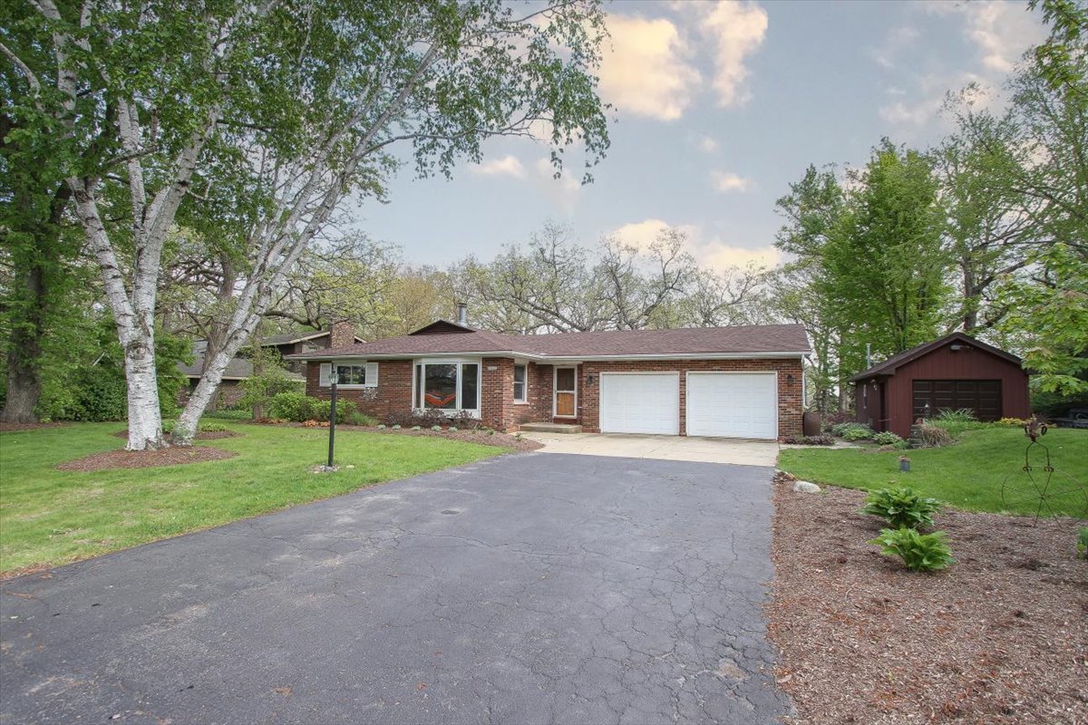 39W609 Lori Lane, Elgin, IL