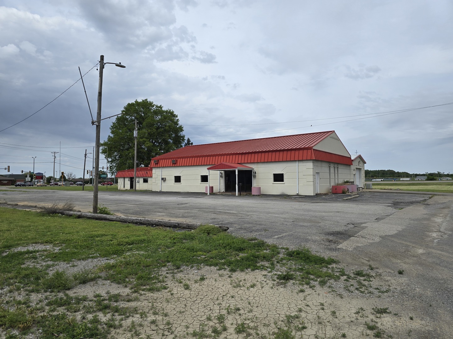 404 N COMMERCIAL Street, Harrisburg, IL