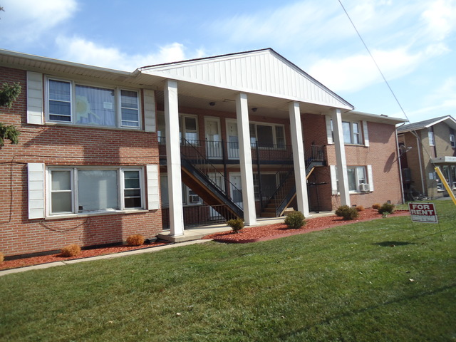 7831 roberts Road #2, Bridgeview, IL