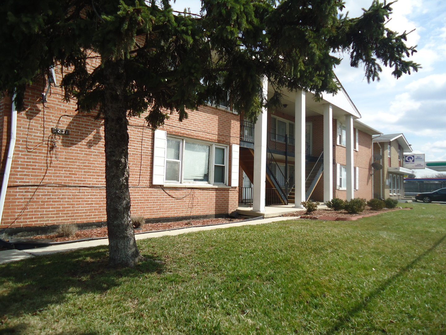 7831 roberts Road #1, Bridgeview, IL