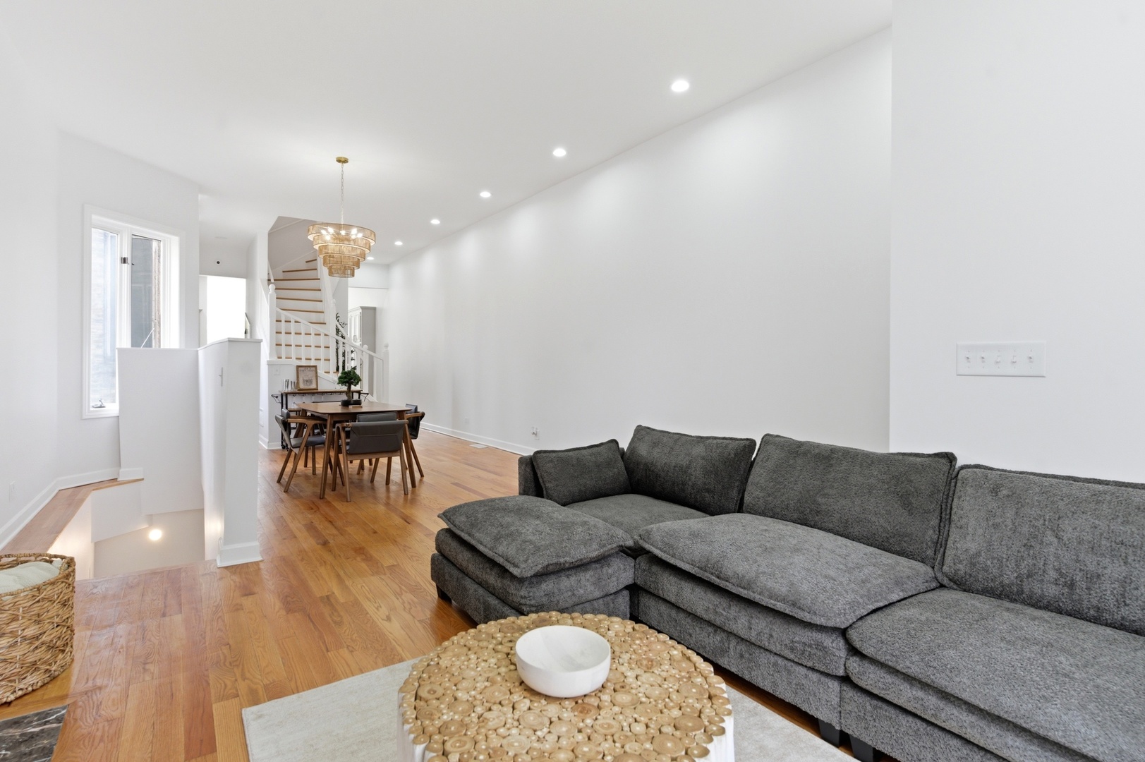 835 S Claremont Avenue, Chicago, IL