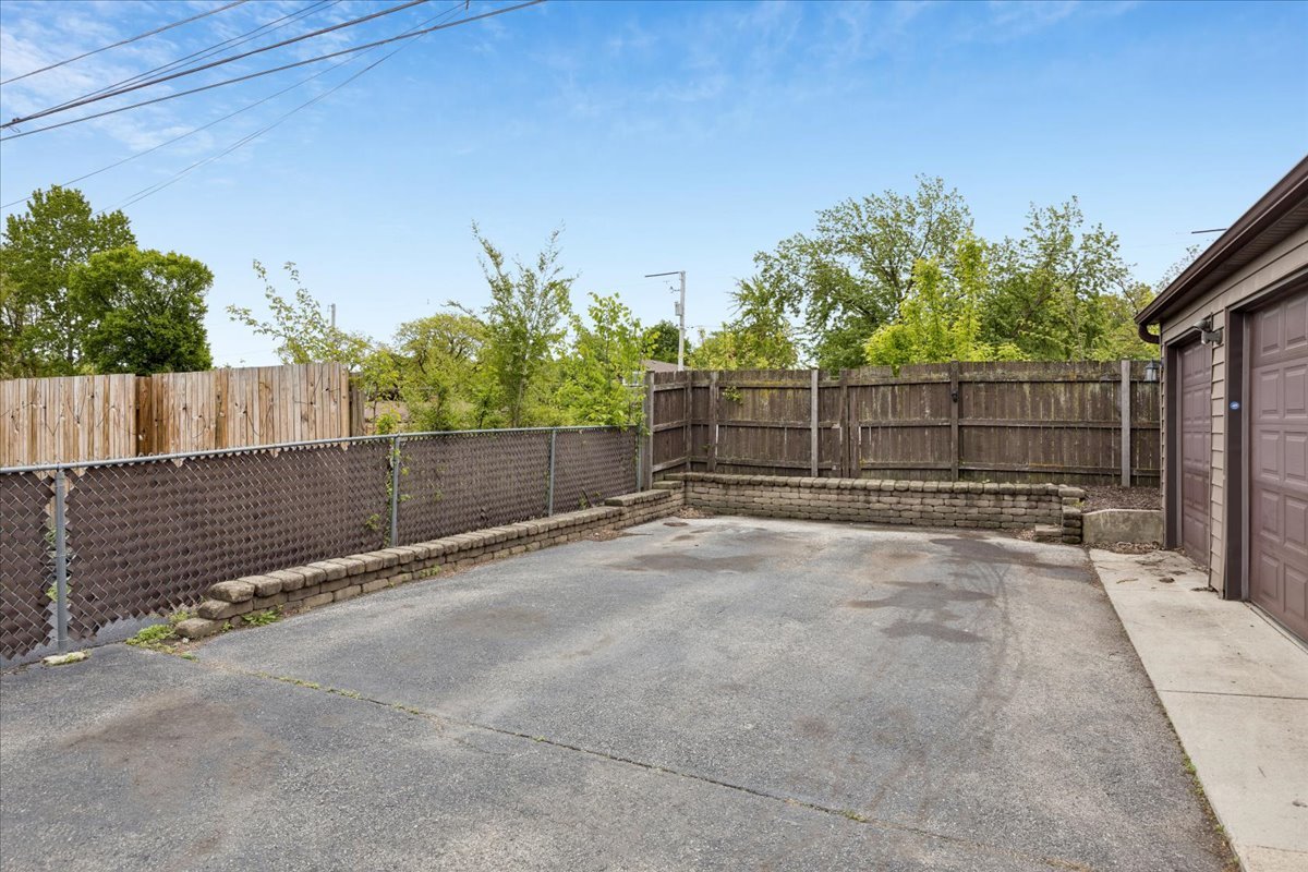 255 E Burlington Street #1, Riverside, IL