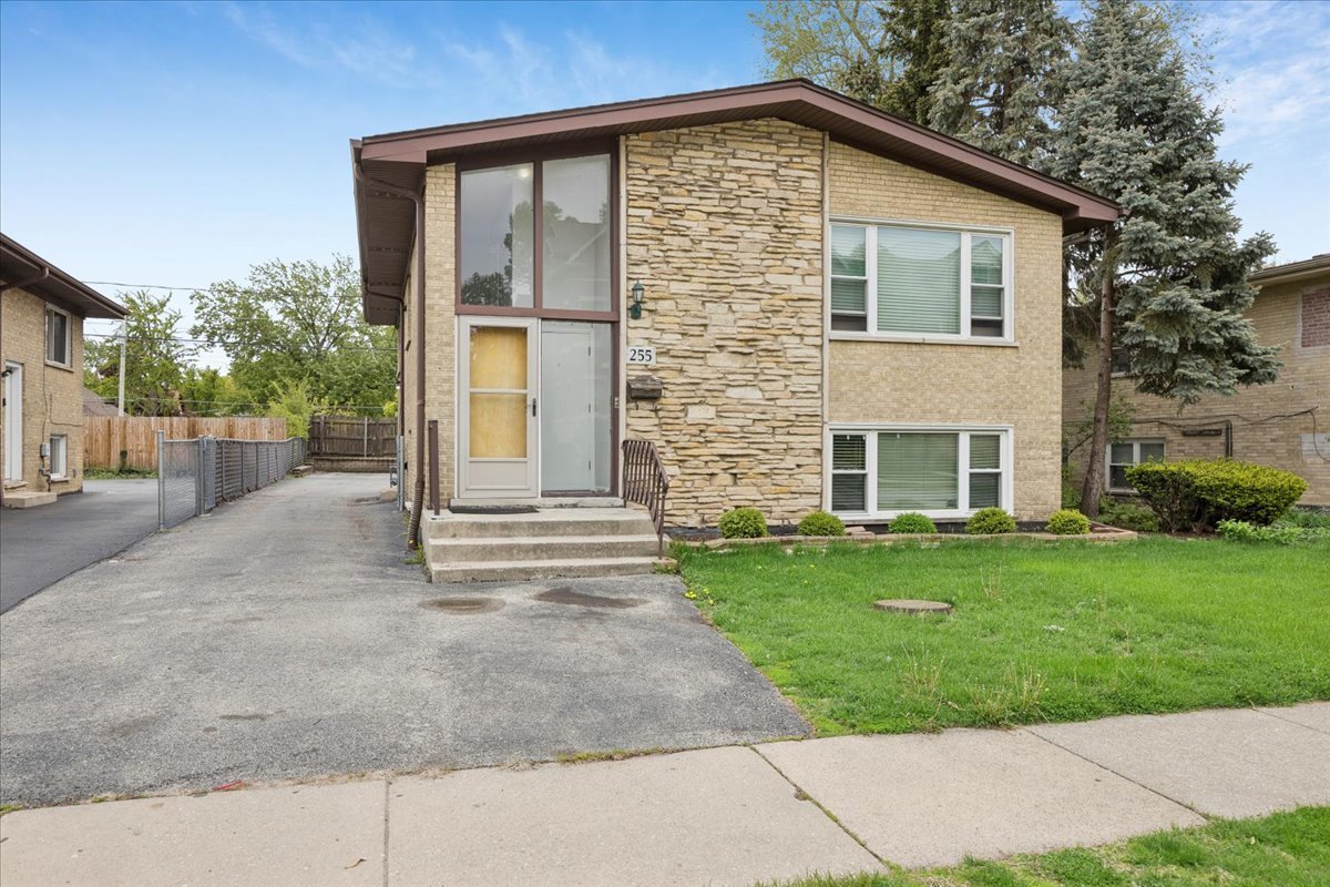 255 E Burlington Street #1, Riverside, IL