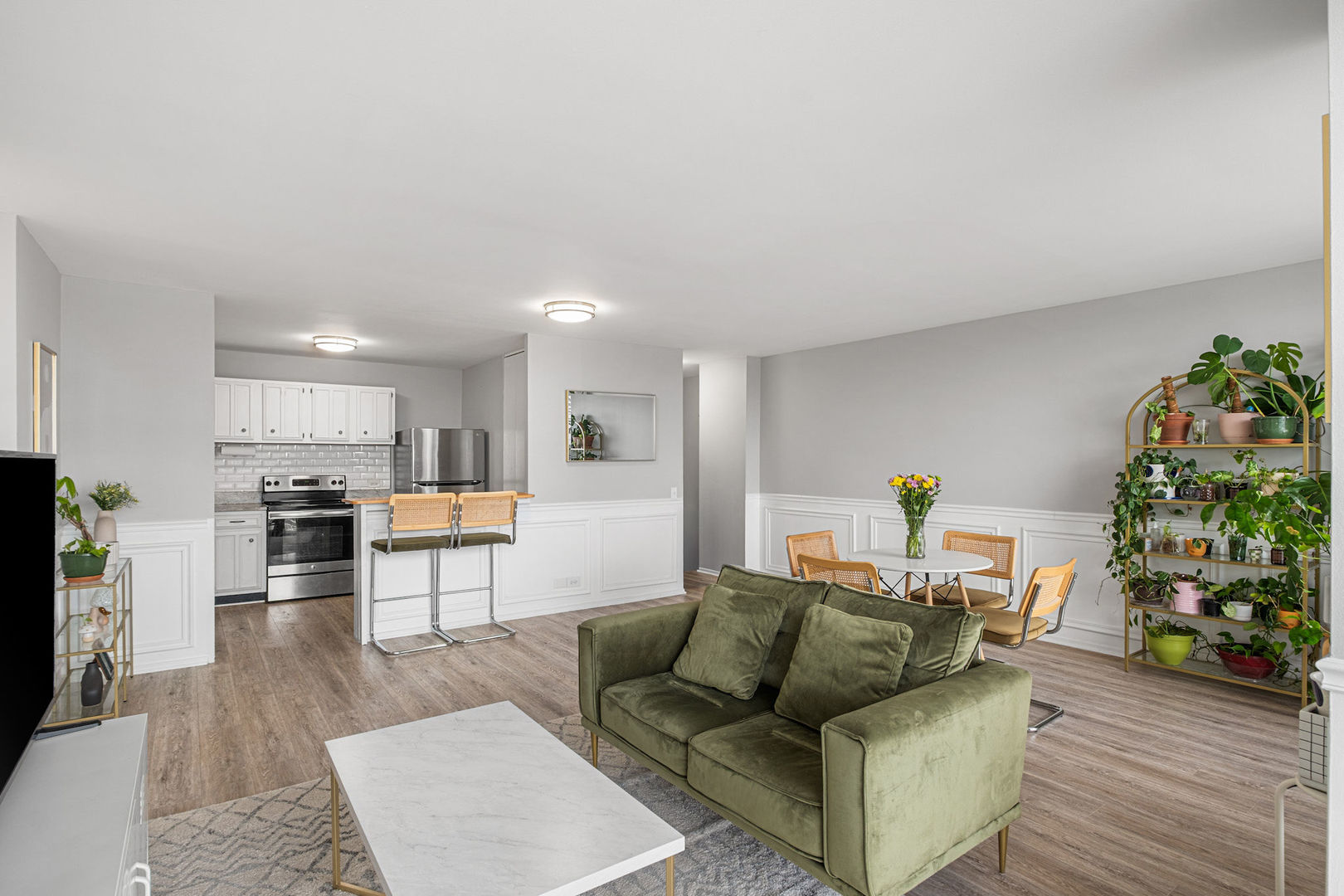 4343 N Clarendon Avenue #817, Chicago, IL