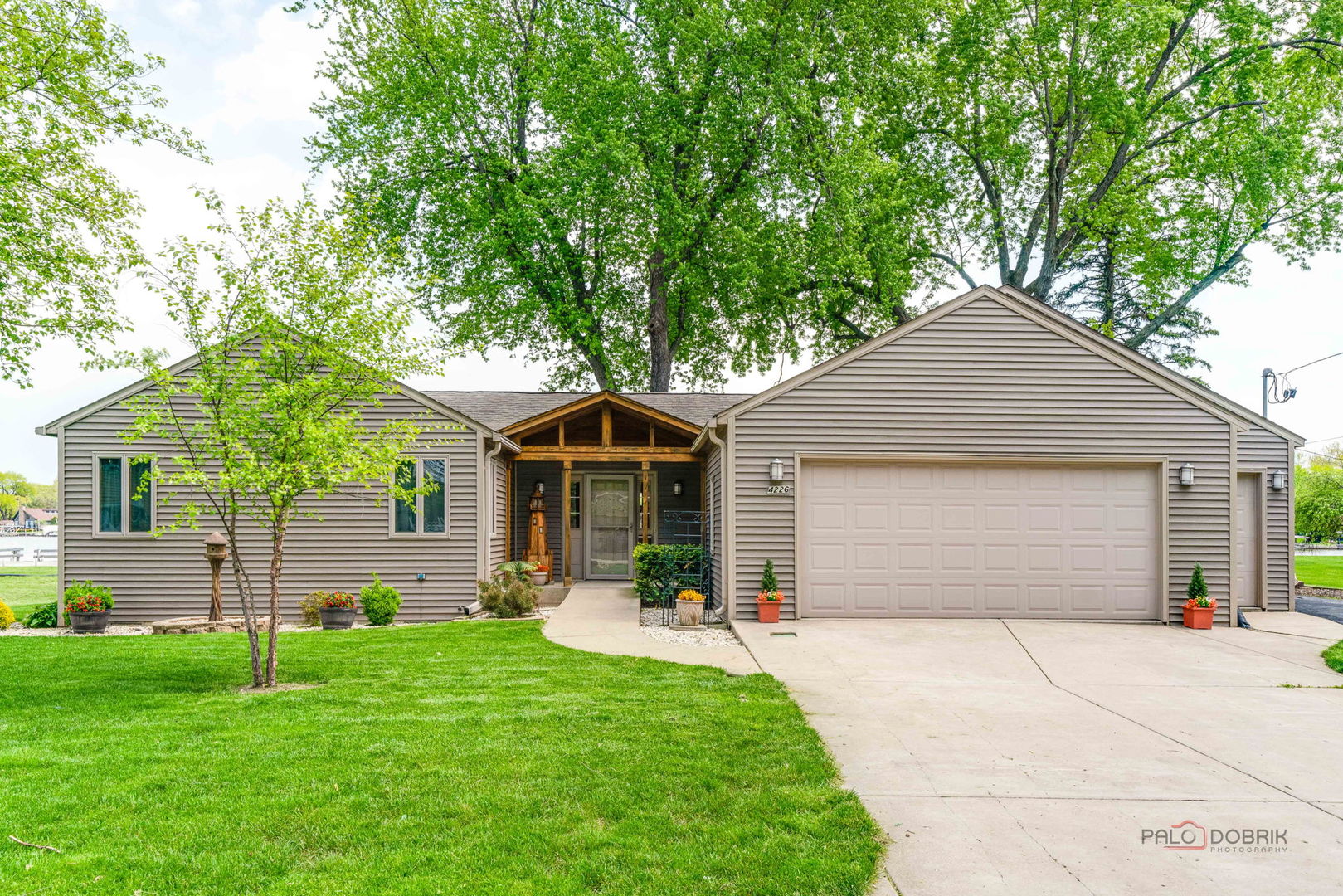 4226 N Riverdale Drive, McHenry, IL