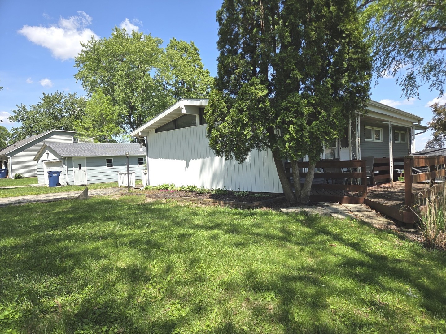 313 S McKinley Street, Mansfield, IL