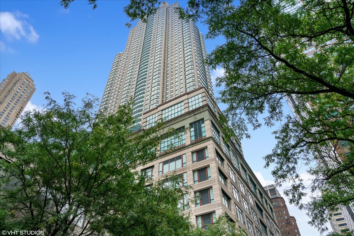 100 E Huron Street #4703, Chicago, IL
