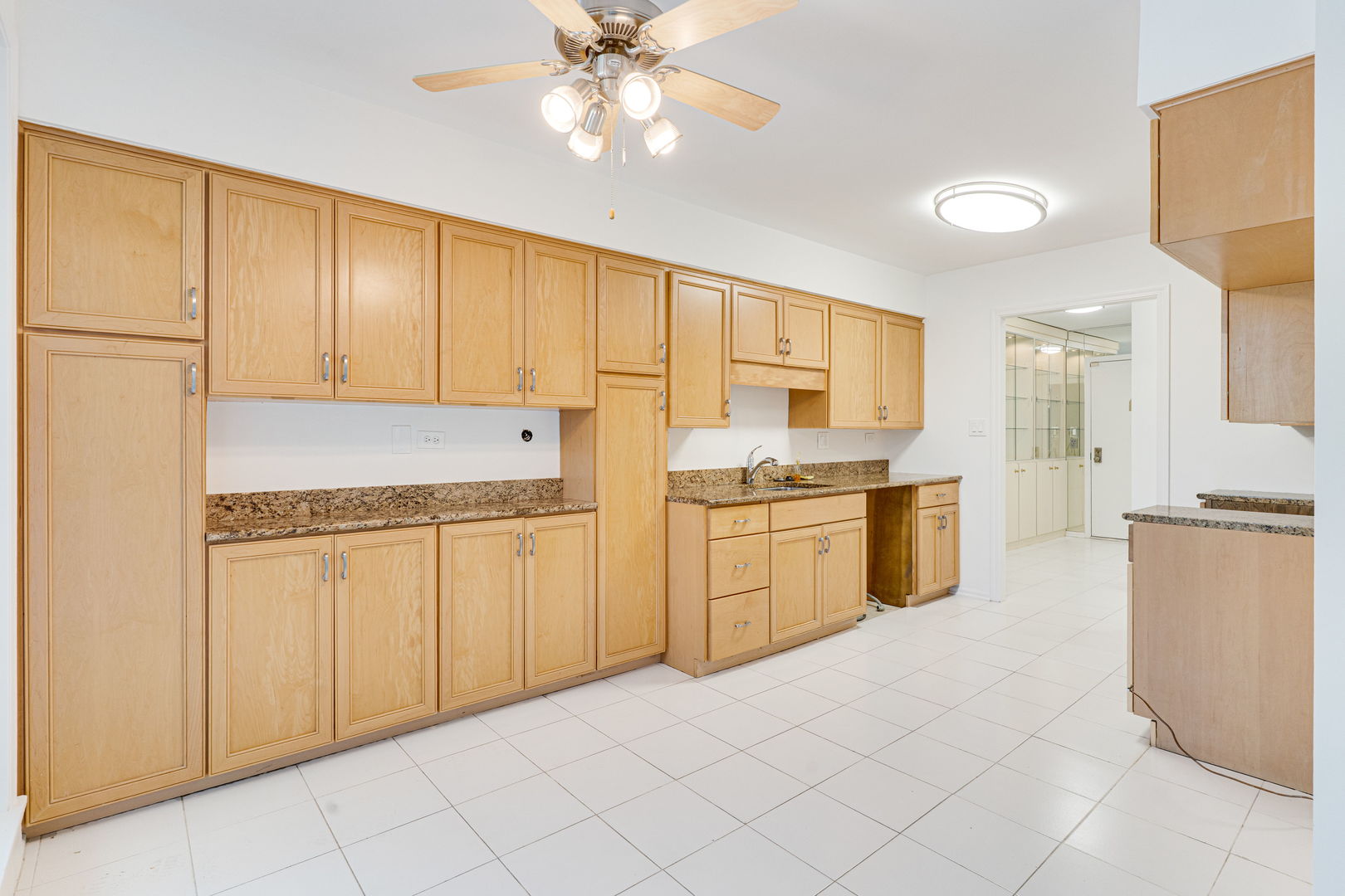 6400 N Cicero Avenue #212, Lincolnwood, IL