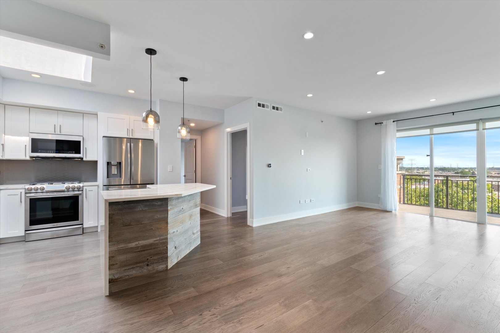 635 Perrie Drive #604, Elk Grove Village, IL