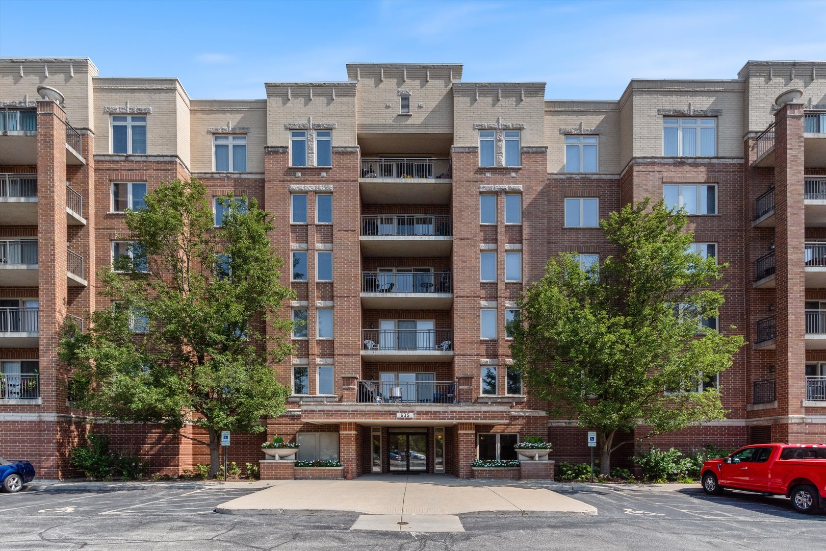635 Perrie Drive #604, Elk Grove Village, IL