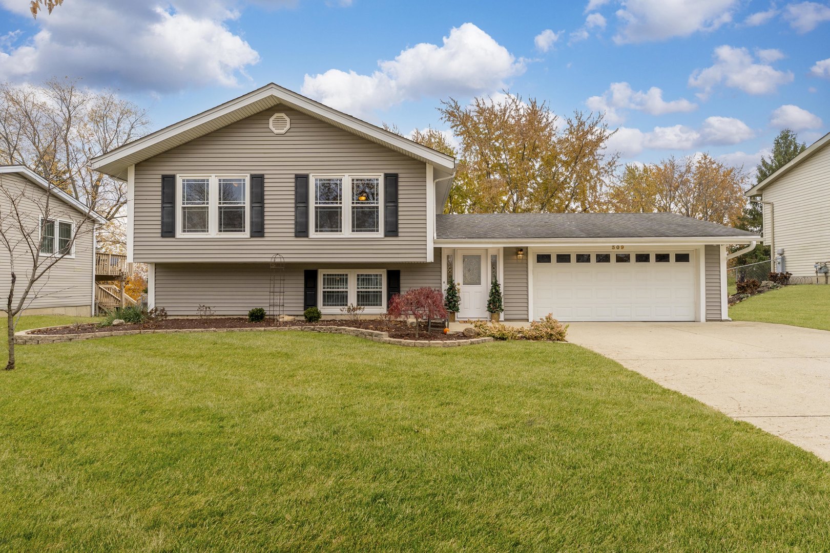 309 Plymouth Lane, Bloomingdale, IL