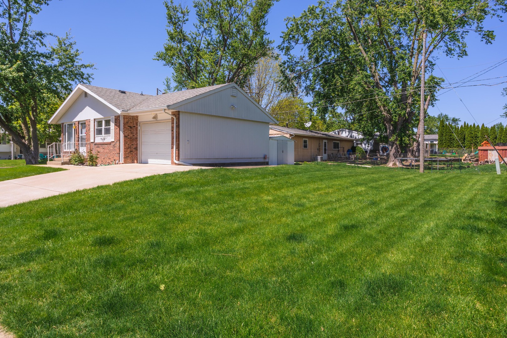 1902 Arrowhead Drive, Bloomington, IL
