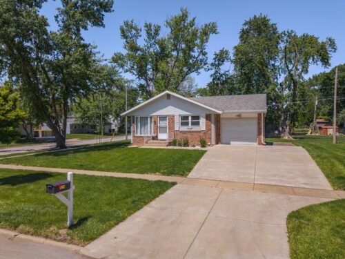 1902 Arrowhead Drive, Bloomington, IL
