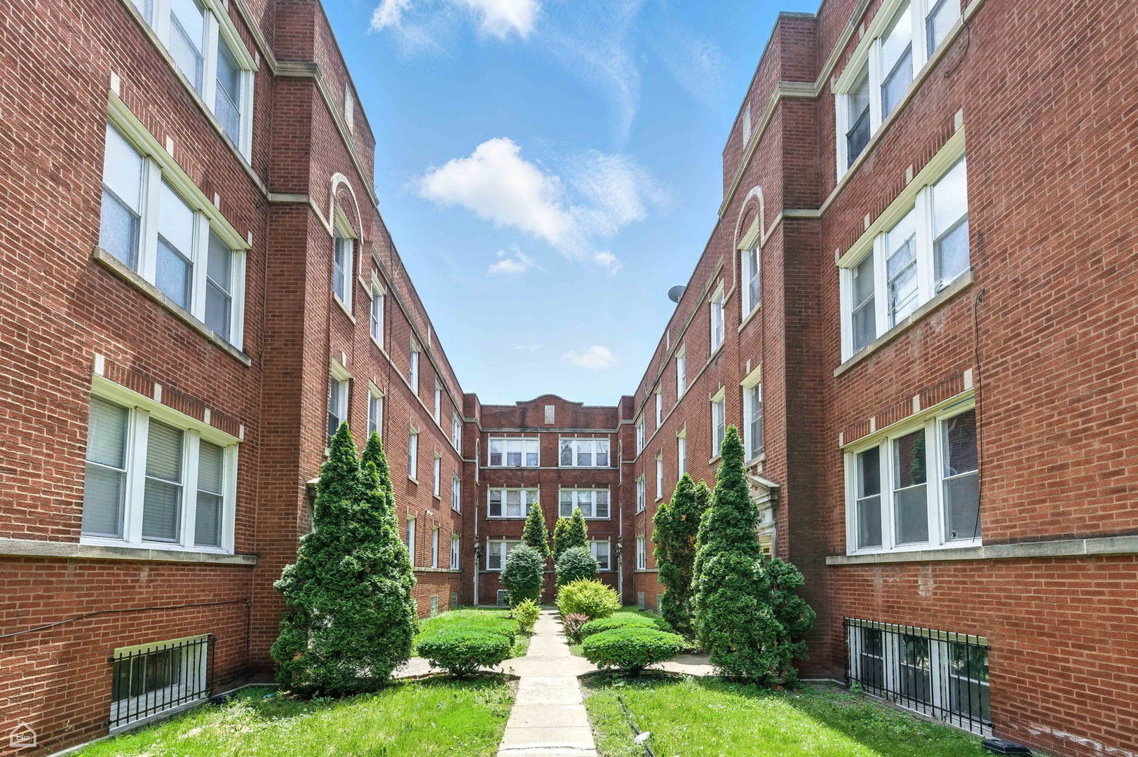 1301 E 71st Place #2S, Chicago, IL
