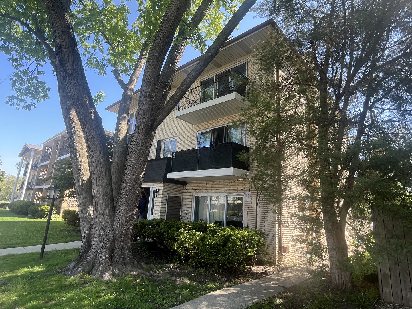 11205 Moraine Drive, Palos Hills, IL