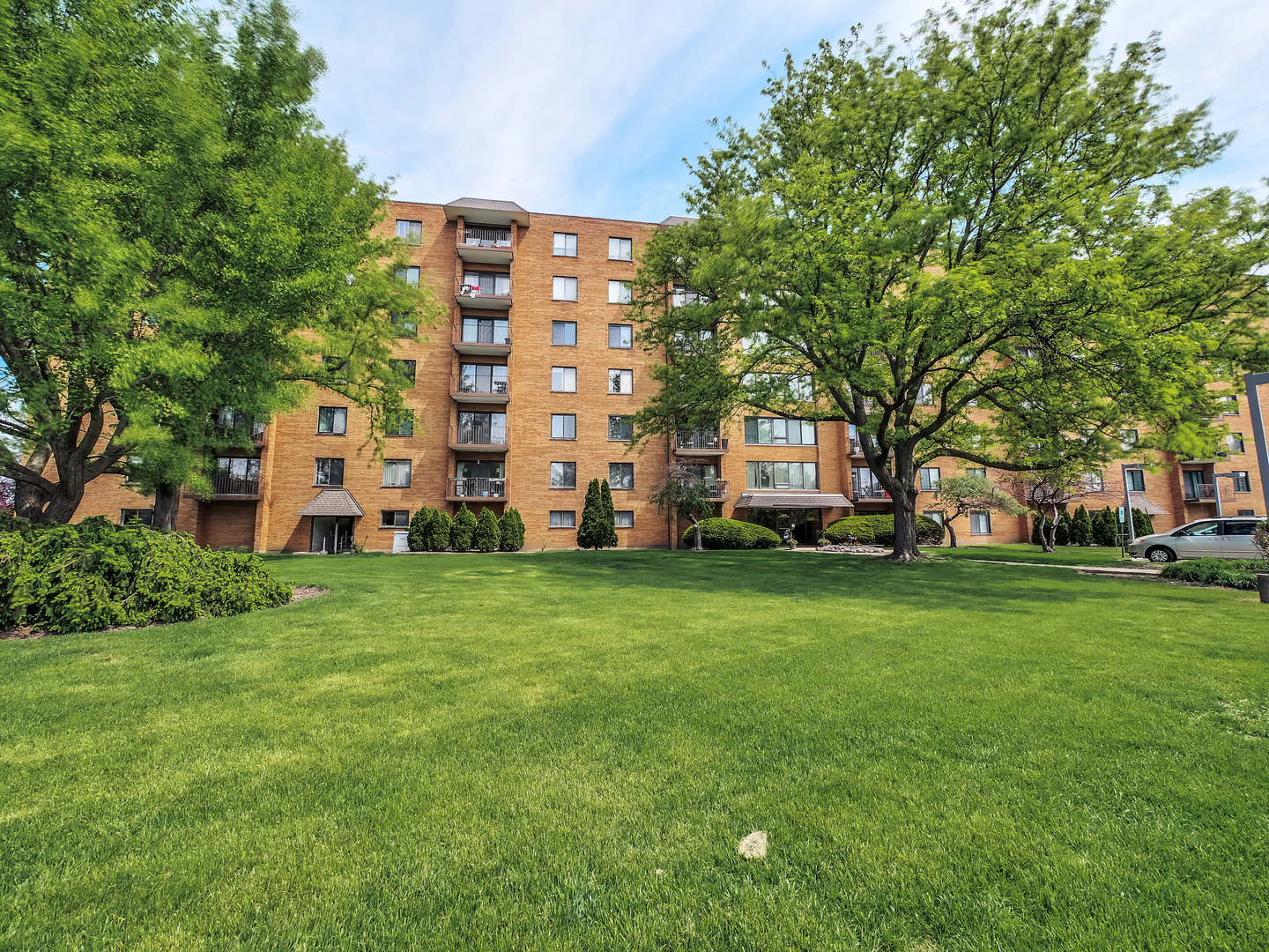 1747 W CRYSTAL Lane #210, Mount Prospect, IL