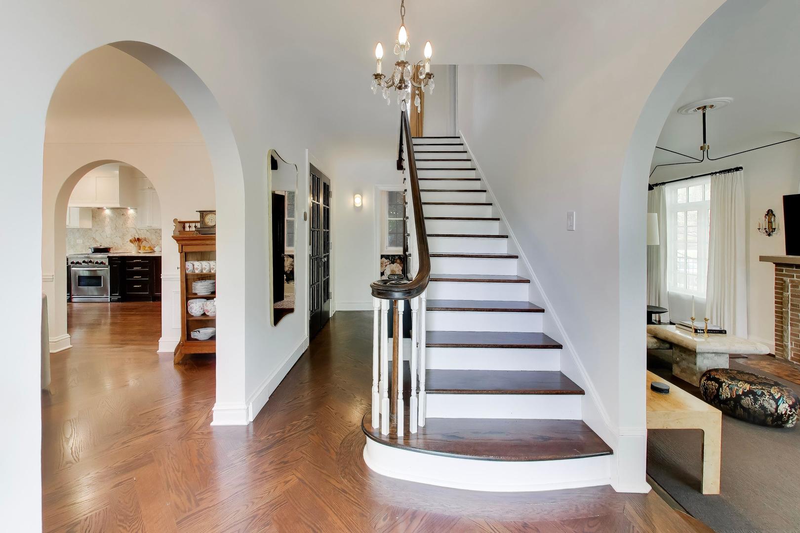 3045 W ARDMORE Avenue, Chicago, IL